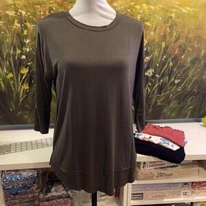 NWT Olive 3/4 Sleeves Top